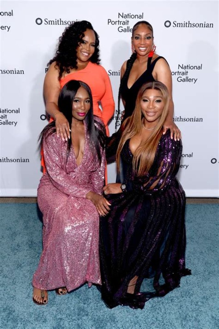 Does Serena Williams have a twin sister?