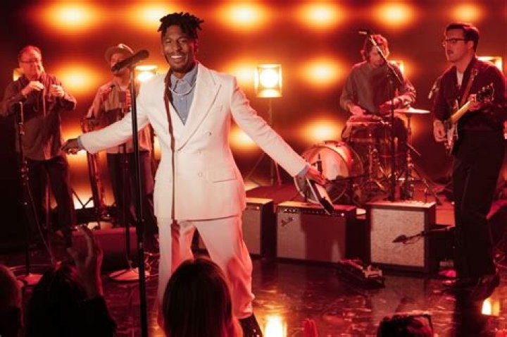 Grammy 2022: Twitter applauds Jon Batiste for pronouncing Latin artists names 1 Jon Batiste prounces Latin artists