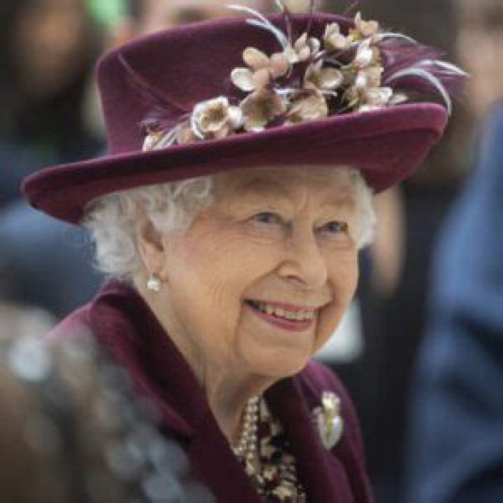 Does Queen Elizabeth II have a brother? 1 pa 59316638
