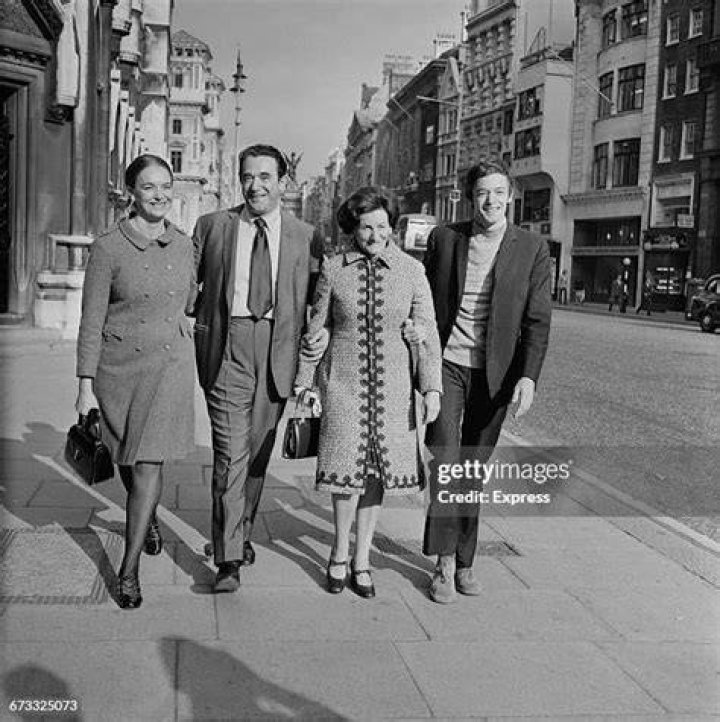 Meet the 9 siblings of Ghislaine Maxwell 1 Robert Maxwell and family