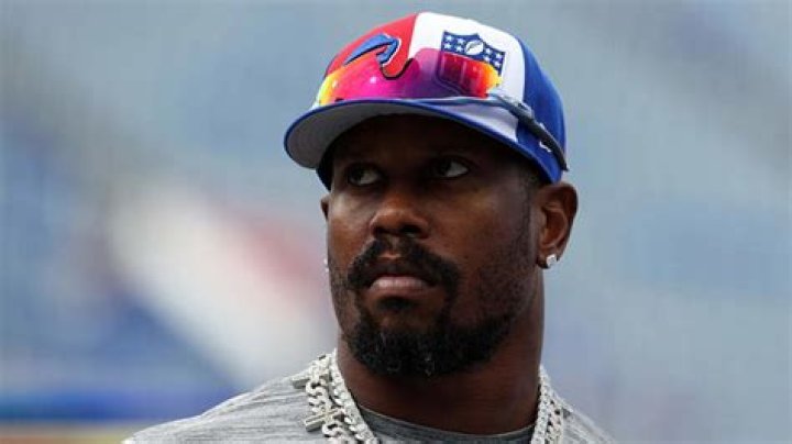 Is Von Miller still married? 1 Von Miller